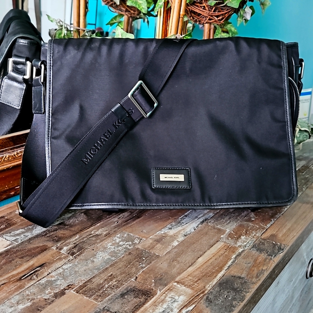 Authentic Michael Kors Messenger bag